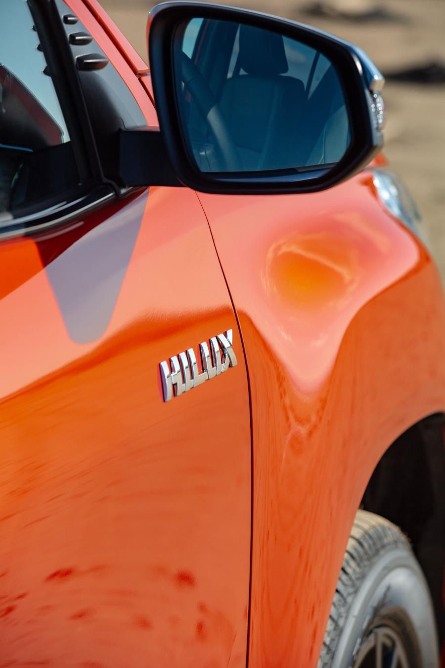 Детали экстерьера Toyota Hilux Invincible X Double Cab 2018 года  (UK) (фото 3 из 40)